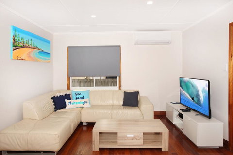 BEACH, SHOPS & FABULOUS VACATION HOME! - Accommodation in Bendigo 3