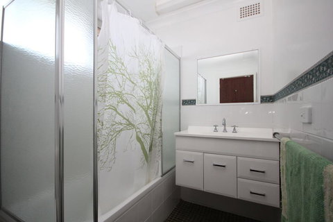 BEACHFRONT 3- 3/12 Bundella Ave LC - Accommodation in Bendigo 2