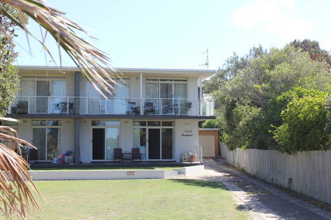 BEACHFRONT 3- 3/12 Bundella Ave LC - Accommodation in Bendigo 3