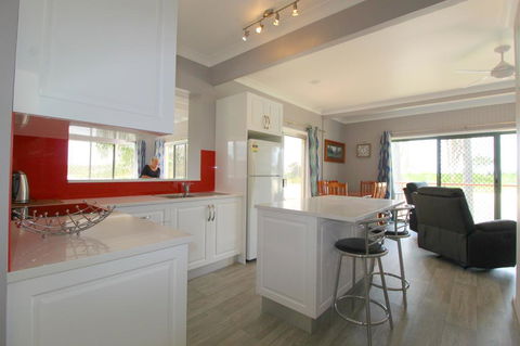 Beachfront 6, 25 Willow Street - Accommodation in Bendigo 3
