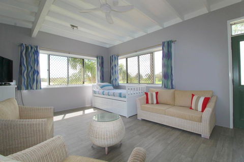 Beachfront 6, 25 Willow Street - Accommodation in Bendigo 1