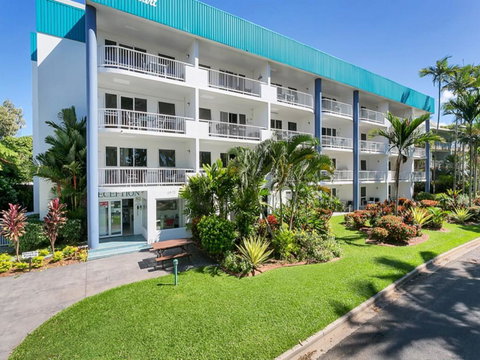 Beachfront Apartment Agincourt Clifton Beach - Accommodation in Bendigo 2