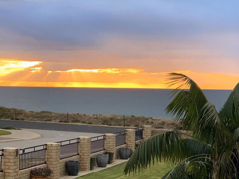 Relaxing Getaway Beachfront Access Multi Family Pets Mandurah - Accommodation in Bendigo 1