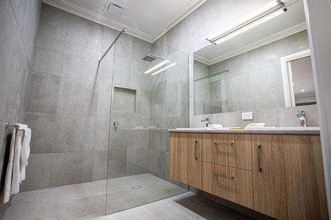 Red Waratah Accommodation - Accommodation in Bendigo 3