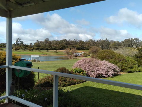 Redtail Ridge Cottages - Accommodation in Bendigo 0