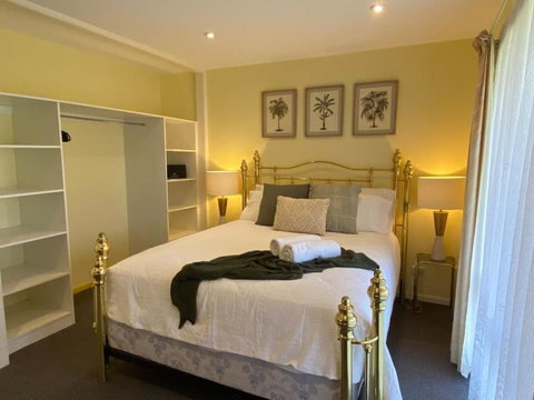 Reel & Relax: 3BR Beach House - Fish, Swim, Surf - Accommodation in Bendigo 2