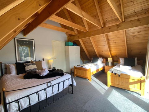 Reel & Relax: 3BR Beach House - Fish, Swim, Surf - Accommodation in Bendigo 3