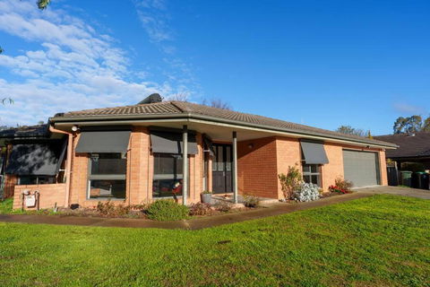 Relaxing 3bd In Tranquil Setting - Accommodation in Bendigo 0
