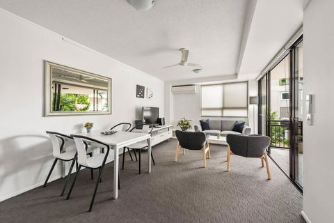 Resort Living - 10mins CBD - 2Bed / 2Bath / 1Car - Accommodation in Bendigo 0