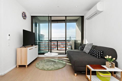 Resort-style Docklands Riverview Stay With Parking - Accommodation in Bendigo 2