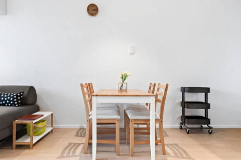 Resort-style Docklands Riverview Stay With Parking - Accommodation in Bendigo 3