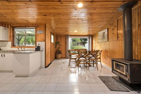 Rest & Relaxation - Accommodation in Bendigo 0