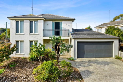 Retreat On Gairloch I Geelong River Hideaway - Accommodation in Bendigo 0