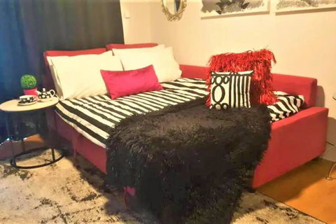 Retro Chic Vibes, Tropical Pool & Prime Location - Accommodation in Bendigo 1