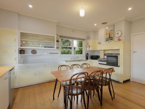 Retro Retreat - Accommodation in Bendigo 3