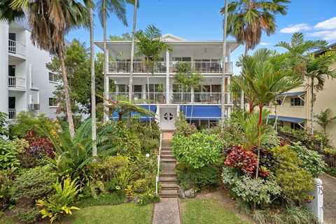 Ribbons Beachfront Apartments Clifton Beach - Accommodation in Bendigo 0