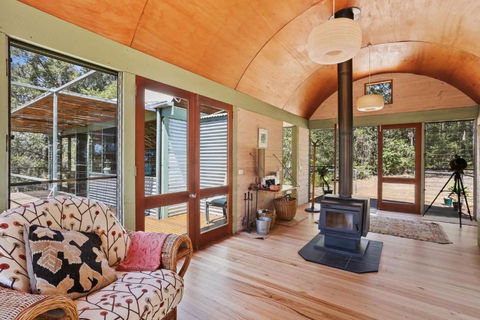 Rikkara Sanctuary 19 Rikkara Avenue Private Retreat - Accommodation in Bendigo 1