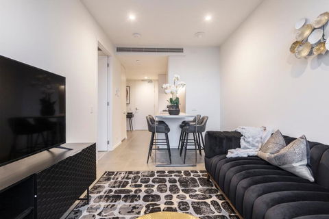 Ritzy Apartment In Iconic Australia 108 With Views - Accommodation in Bendigo 2