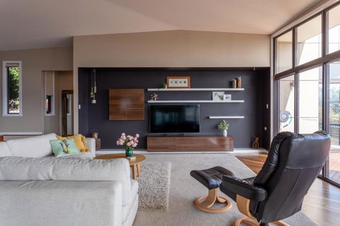 River Haven Serene Spacious With River Views - Accommodation in Bendigo 2