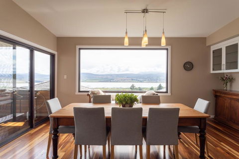 River Haven Serene Spacious With River Views - Accommodation in Bendigo 1