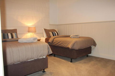 River Rock Cottage Centrally Located And Dog Friendly - Accommodation in Bendigo 2