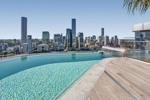 River-View Unit With Rooftop Pool Near Museums - Accommodation in Bendigo 0