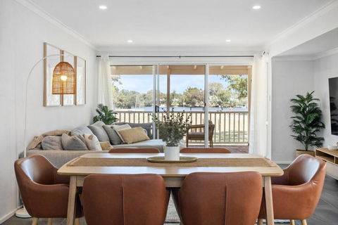 Riverside Bliss - Luxe Retreat In South Yunderup - Pet Friendly - Accommodation in Bendigo 0