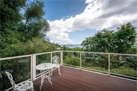 Riveting House With Incredible Water-view At SandyBay - Accommodation in Bendigo 1