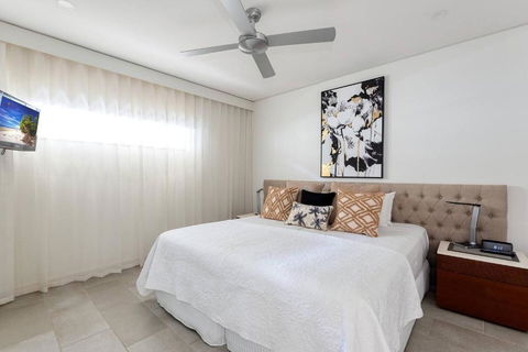 Rose At Temple Palm Cove - A Poolside Paradise - Accommodation in Bendigo 3