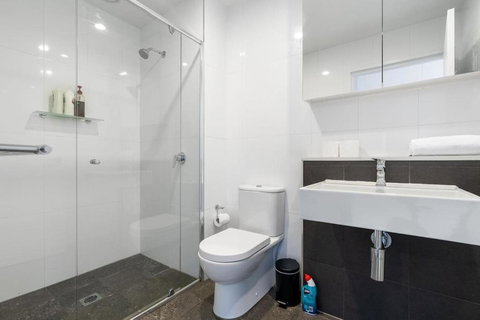 Roomy 2BR 2BA City-Centre Apt - Accommodation in Bendigo 3