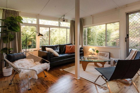 Romantic Garden Cottage With Home Cinema - Accommodation in Bendigo 3