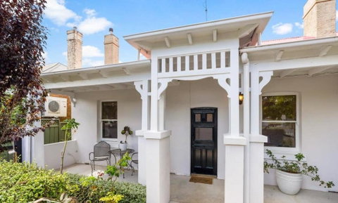 Roseland Cottage - CBD Heritage - Accommodation in Bendigo 0