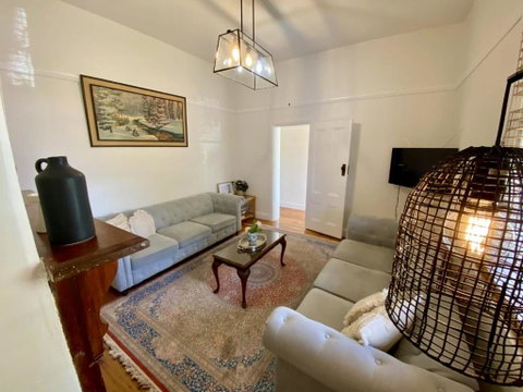 Roseland Cottage - CBD Heritage - Accommodation in Bendigo 2