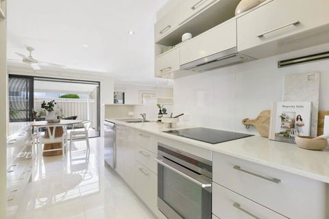 Riviera Road Miami - 4BRM Dual Villa - Accommodation in Bendigo 2