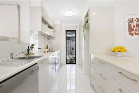 Riviera Road Miami - 4BRM Dual Villa - Accommodation in Bendigo 3