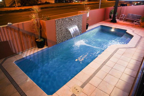 Rocky Resort Motor Inn - Accommodation in Bendigo 2