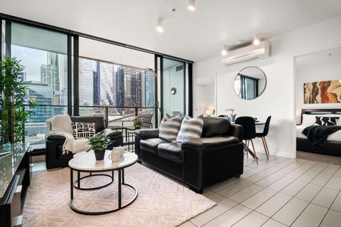 Rooftop Pool 2BR Apartment At Marvel Stadium With Free Parking - Accommodation in Bendigo 0