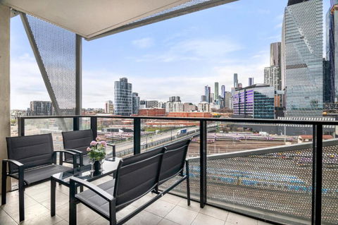 Rooftop Pool 2BR Apartment At Marvel Stadium With Free Parking - Accommodation in Bendigo 2