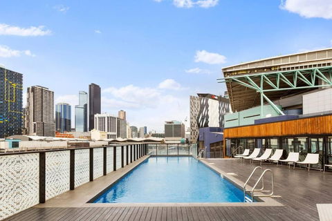 Rooftop Pool 2BR Apt At Marvel Stadium With Free Parking - Accommodation in Bendigo 3
