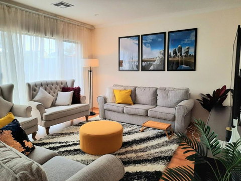 Room In Guest Room - Private Room In A Charming Hampton-style Home Ten Minutes From Fremantle Port - Accommodation in Bendigo 0