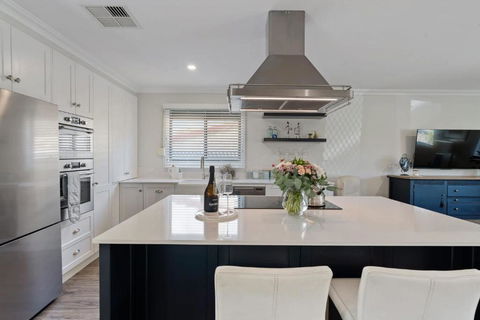 Rose Cottage 3B Hutchinson St Goolwa - Linen Included - Accommodation in Bendigo 0