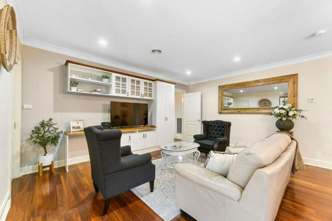 Roselawn Manor - 5 Bedroom Entertainer - Accommodation in Bendigo 2