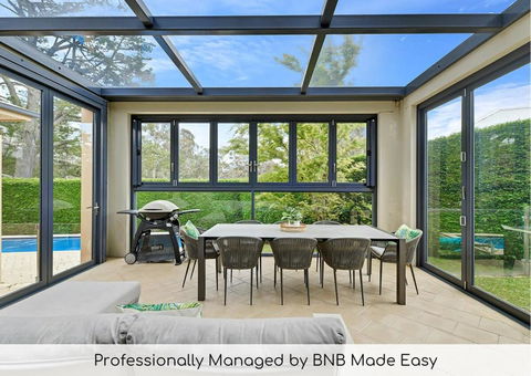 Roselawn Retreat - Pool, Incredible Views, Sleeps 8 - Accommodation in Bendigo 0