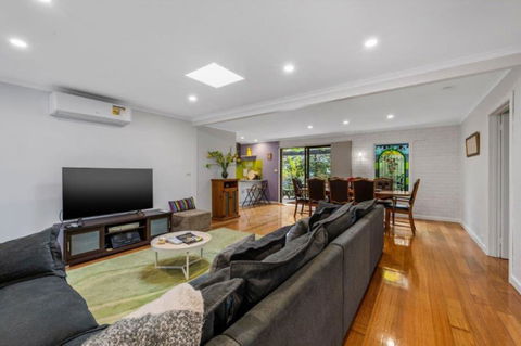 Roses On The River - An Absolute River Frontage Cottage - Accommodation in Bendigo 0
