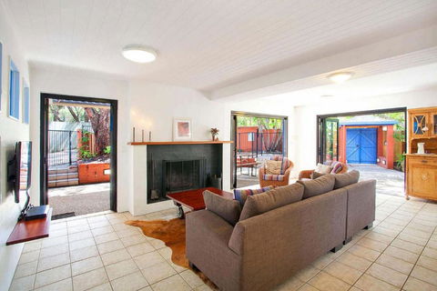 Ross Cres Spacious Private Beach House - Accommodation in Bendigo 1