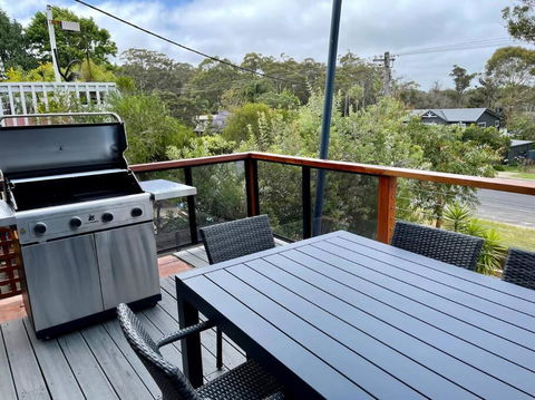 Sails To Sea - 4 Bedroom Pet Friendly Private Pool - Accommodation in Bendigo 3