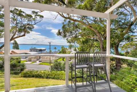 Sally Beach House With Ocean Views - Accommodation in Bendigo 0