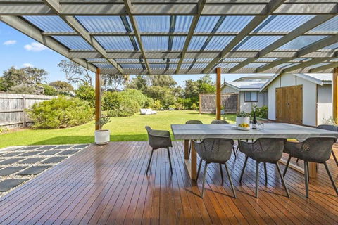 Salt Air Beach Retreat - 280m Walk To Foreshore, Check Out 5pm Sunday! - Accommodation in Bendigo 2