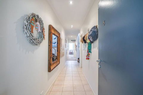 Saltwater 5 - Sleeps 8 - Close To Main Beach - Accommodation in Bendigo 3