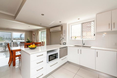 Saltwater Villas - Pet Friendly Accommodation - Accommodation in Bendigo 3
